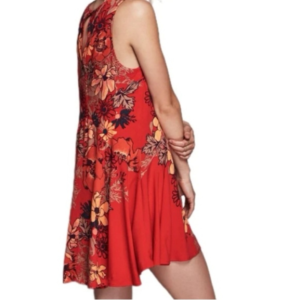 Free People Backyard Party Floral Tunic in Pimento Red. Size S